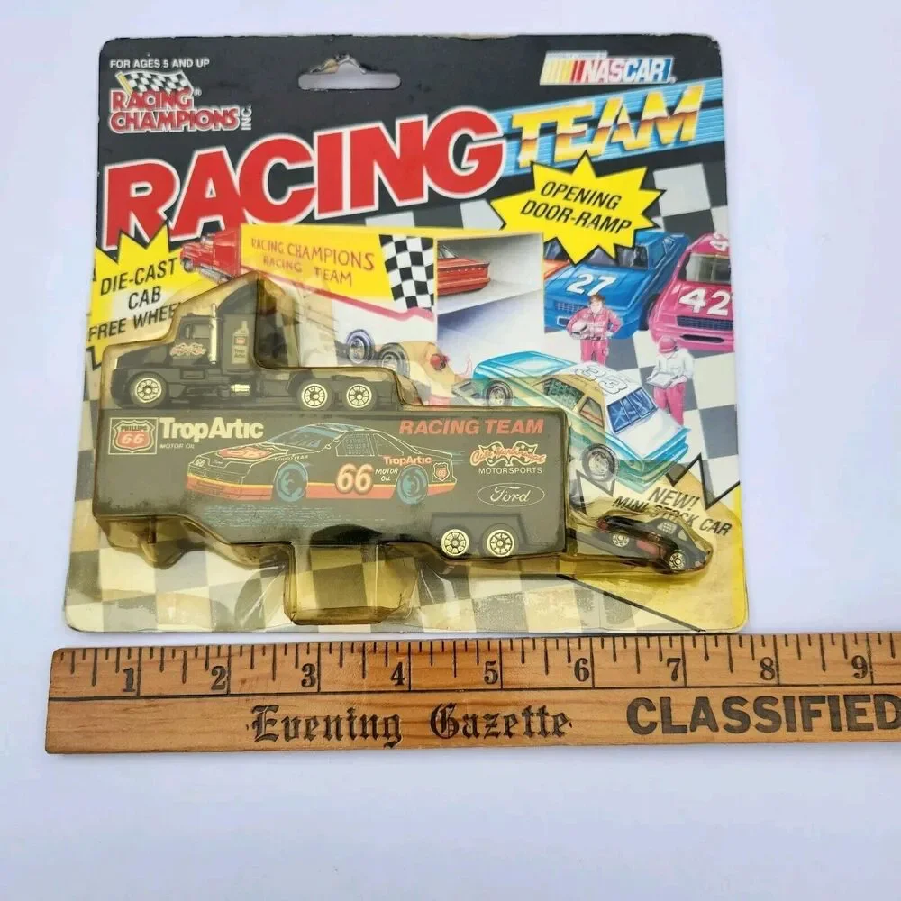 RACING CHAMPIONS 66/Trop Artic Racing Team Transporter Black with MINI Stock Car